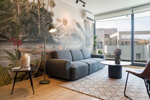 Apartemen Keluarga, balkon, pemandangan halaman | Interior