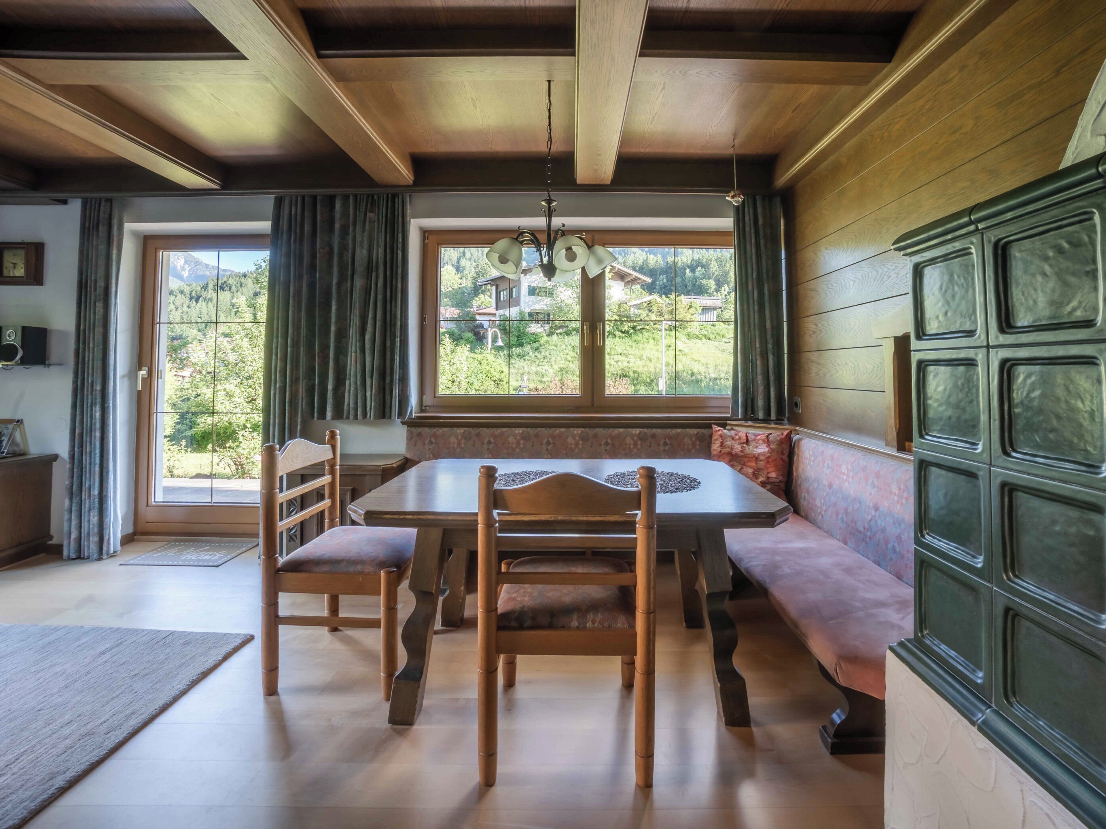 Chalet, 5 Bedrooms, Mountain View | Dining