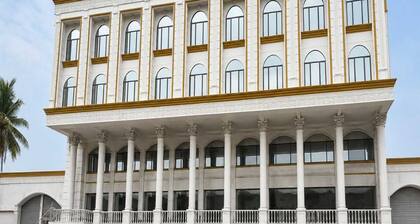 Deluxe Golden Retreat Hotel