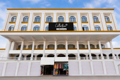 Deluxe Golden Retreat Hotel