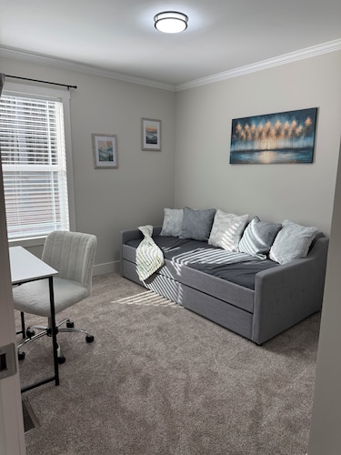 Beyond Stays & Retreats - Entire Retreat Home in Ball Ground, GA