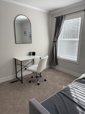 3 chambres, bureau, Wi-Fi gratuit, draps fournis