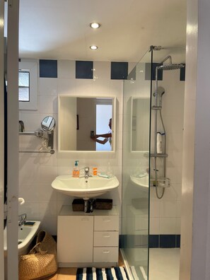 Bathroom - Vrbo Property (Cadaqués)
