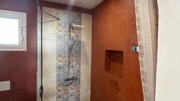 Quadruple Room, Balcony, Garden View | Bathroom