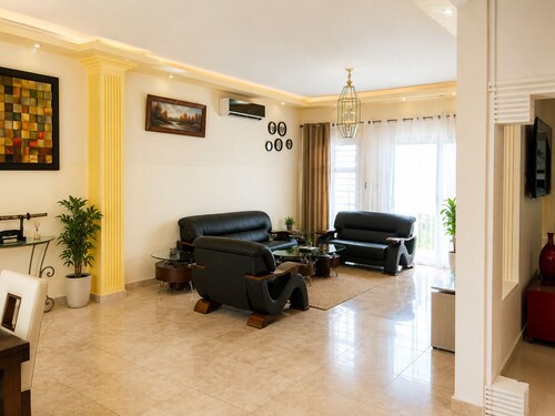 Beautiful 5 bedrooms Villa in charming Abidjan
