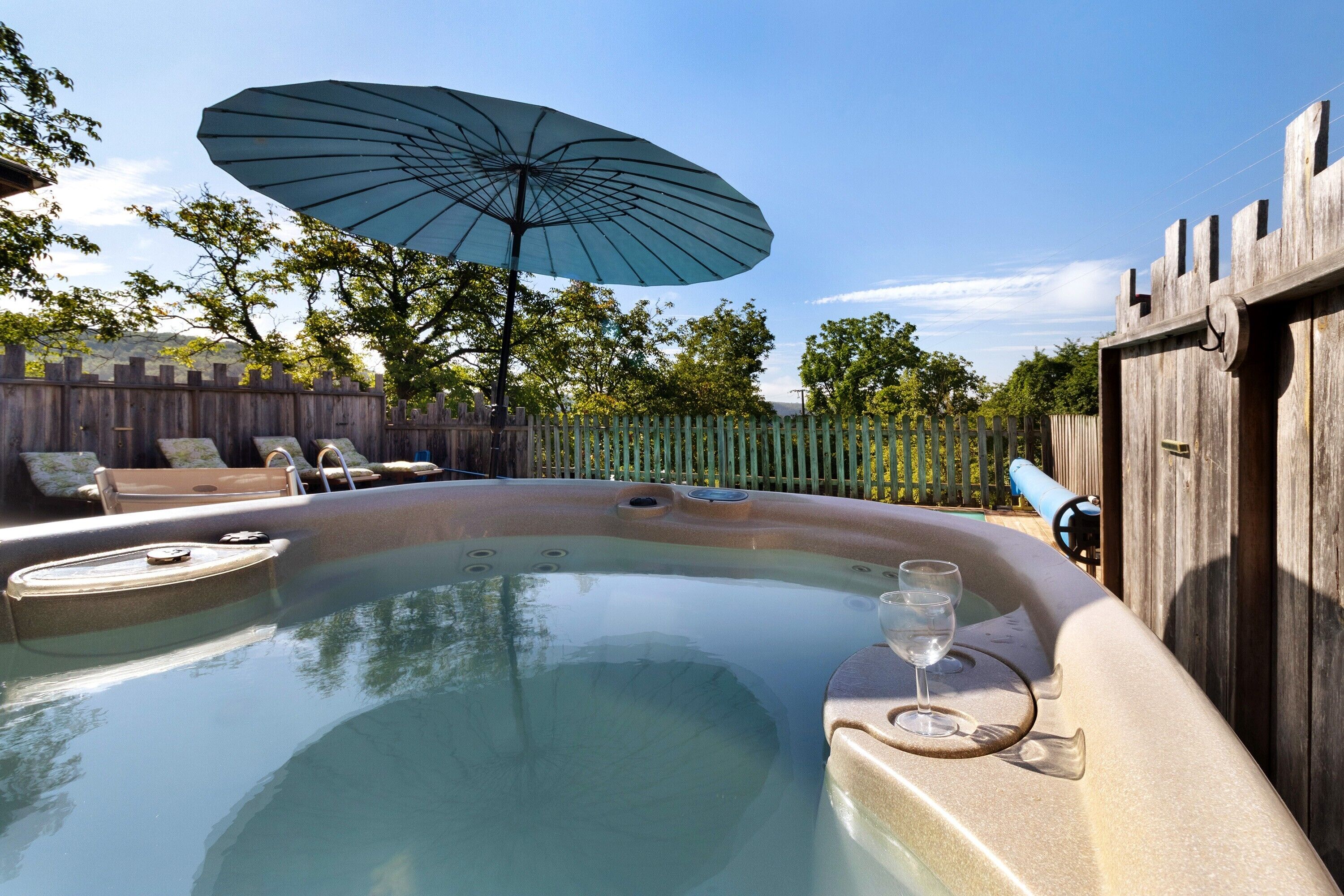 Outdoor spa tub
