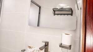 Appartement Confort, balcon, vue sur la ville | Salle de bain