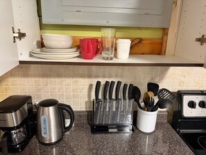 Private kitchen - Cozy Private Room in North York • WiFi & Desk (Toronto)