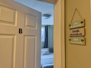 Interior - Cozy Private Room in North York • WiFi & Desk (Toronto)