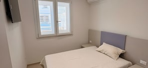 Room - "Unit 1" Room with Shared Terrace, Wi-Fi, and Air Conditioning (Lu Bagnu)