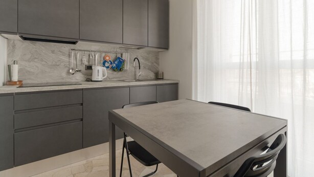 Private kitchen - Spacious apartment of approximately 100 sqm, accommodating up to 7 people, located on the fifth and top floor of a building with an elevator (NOT accessible to people with disabilities).The property is situated in the Cimiano district, just a 5-minute wa (Milan)