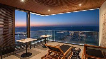 Premium Apartment, Bay View | Outdoor dining