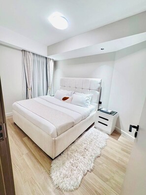 Classic-Apartment, Stadtblick | Schreibtisch, laptopgeeigneter Arbeitsplatz, Bügeleisen/Bügelbrett