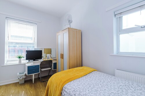 Salford Single Room Near Uni & Hospital