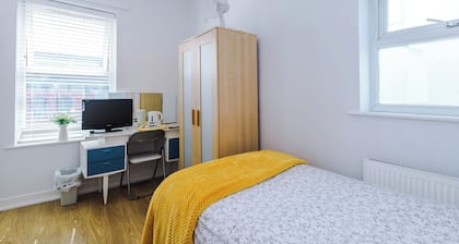 Salford Single Room Near Uni & Hospital