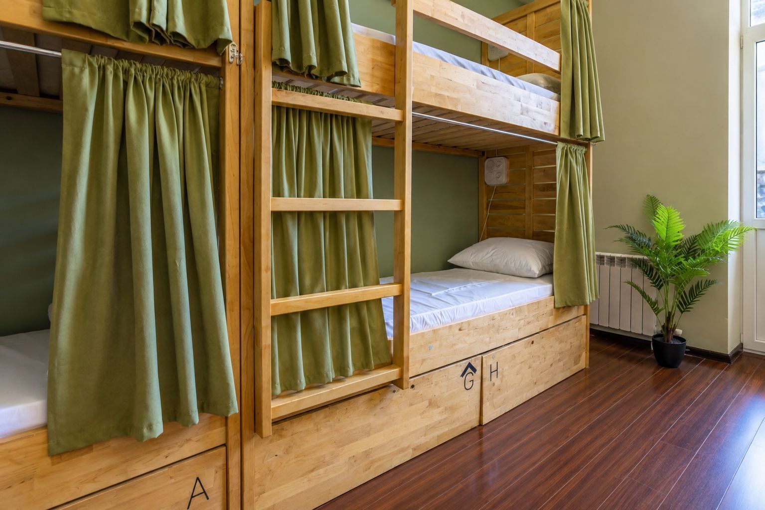 Down comforters, in-room safe, soundproofing, WiFi (free)