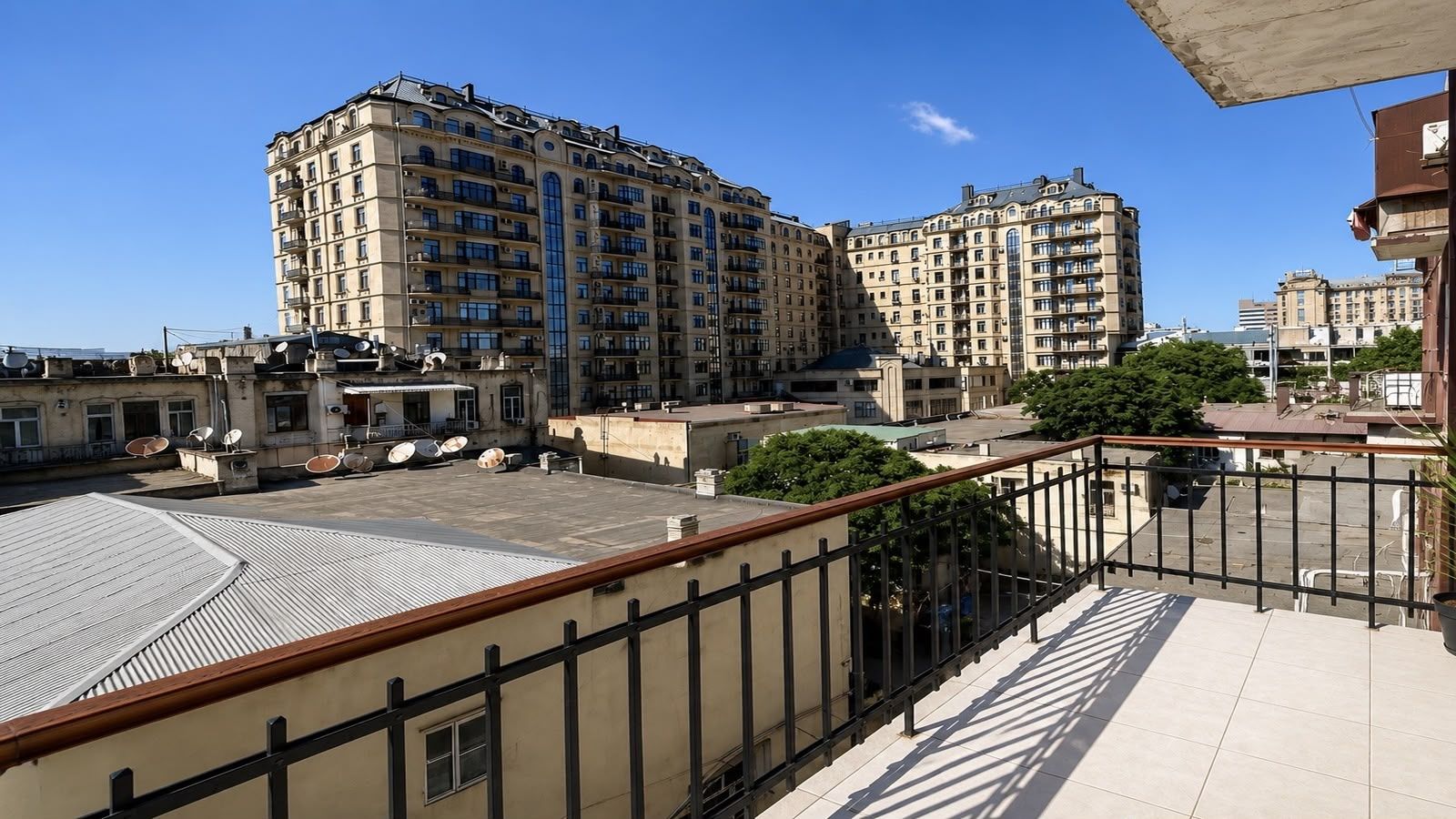 Bed in 4-Bed Mixed Dormitory Room (Mixed Gender) | Balcony view