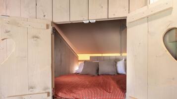 Deluxe Tent, Private Bathroom | Laptop workspace
