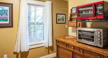 Vintage Saluda Escape Near Waterfalls