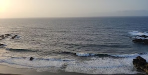 A coastal view with waves crashing onto rocks and a beach. - Excellent apartment with splendid ocean views (Puerto de la Cruz)