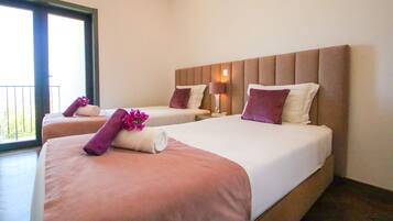 5 bedrooms, in-room safe, iron/ironing board, WiFi (free)