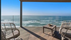 Terrace/patio - Oceanfront, AC, Fully Remodeled Unit (Solana Beach)