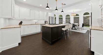 Elevated Luxury Living with Sweeping NYC Skyline Views 6-bed house in Montclair