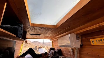 1 slaapkamer, een strijkplank/strijkijzer, wifi, beddengoed