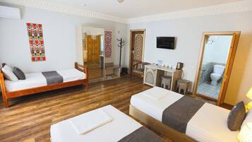 Basic Triple Room | Desk, laptop workspace, free WiFi