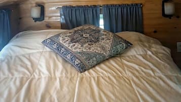 1 bedroom, bed sheets
