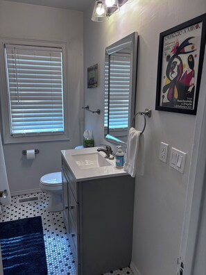 Hair dryer, towels, soap, toilet paper - Fantastic on 42nd! (Oklahoma City)