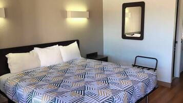 Basic Double Room | Iron/ironing board (on request), WiFi (free)