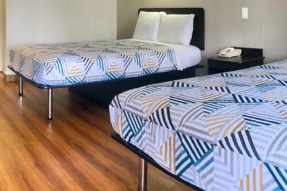 Basic Double Room | Iron/ironing board (on request), WiFi (free), bed sheets