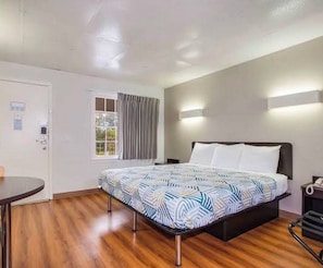 Iron/ironing board (on request), WiFi (free) - Moonnight inn. (Walterboro)