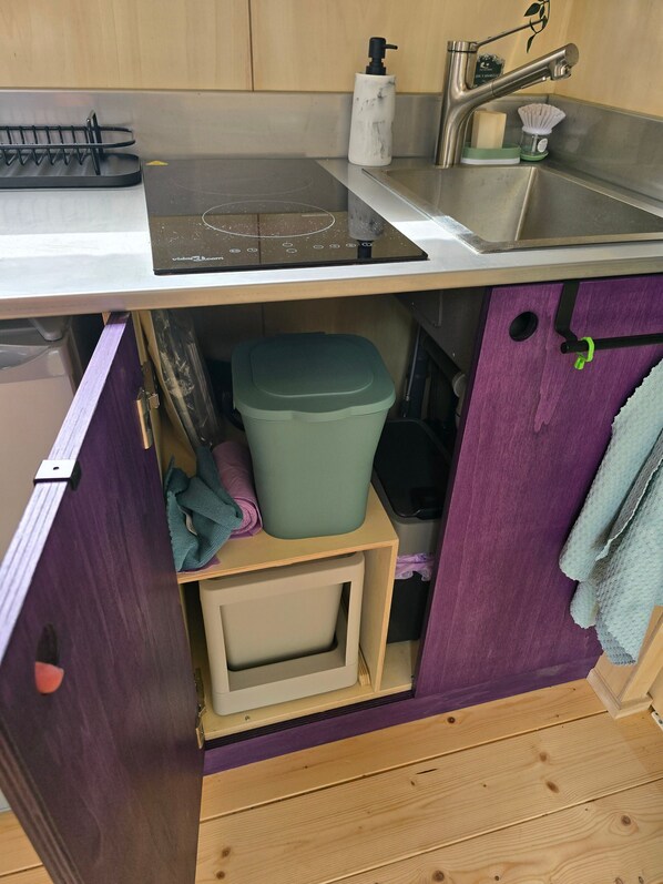 Private kitchen - “La Tiny de Miss Purple” with Terrace and Private Garden (Chantelle)