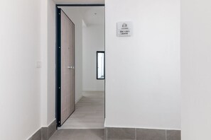 Unclassified image, 3 of 7, button - Cozy 22 sqm studio apartment, for two guests, located on the second floor of a renovated historic building (no elevator). The property enjoys a strategic location just steps away from the Policlinico hospital, the Ballarò district, and the city center;  (Palermo)