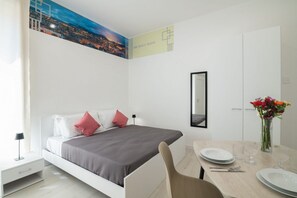 Iron/ironing board - Cozy 25 sqm studio apartment, for two guests, located on the second floor of a renovated historic building (no elevator). The property enjoys a strategic location just steps away from the Policlinico hospital, the Ballarò district, and the city center;  (Palermo)