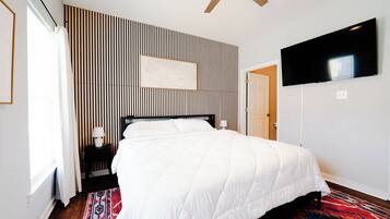 5 bedrooms, iron/ironing board, WiFi, bed sheets