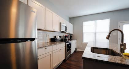 Grand Retreat in the Heart of RVA - 5BD 5.5BA House