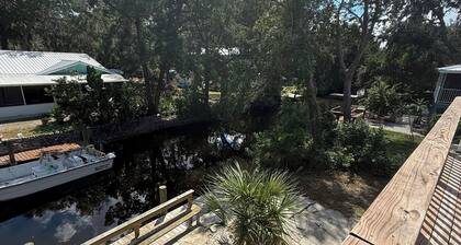 C & J’s Old Sassa Cottage - Old Homosassa Waterfront Retreat - Private Dock