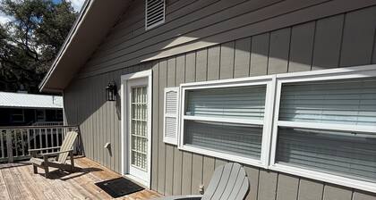 C & J’s Old Sassa Cottage - Old Homosassa Waterfront Retreat - Private Dock