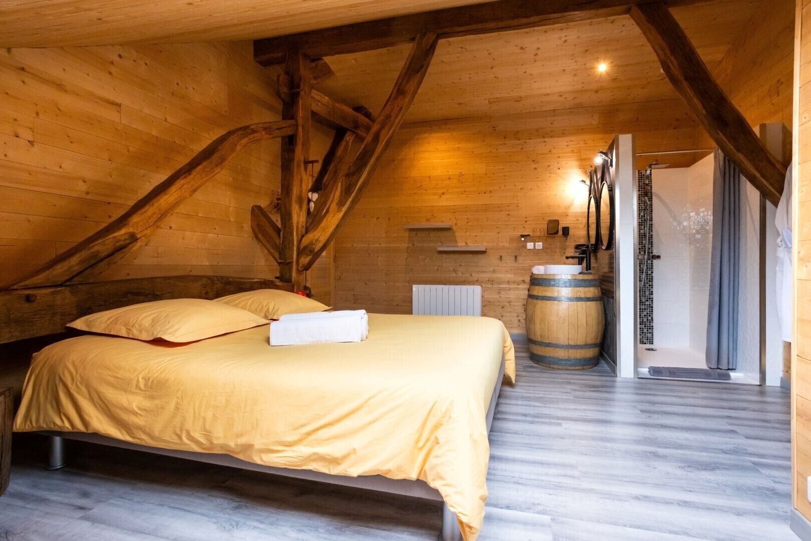 WiFi, bed sheets