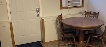 Cozy 1-bedroom apartment in marvelous Glen Elder with AC