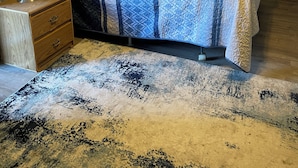 A bedroom with a bed, a nightstand, a lamp, a picture on the wall, and a door. - Cozy 1-bedroom apartment in marvelous Glen Elder with AC (Glen Elder)