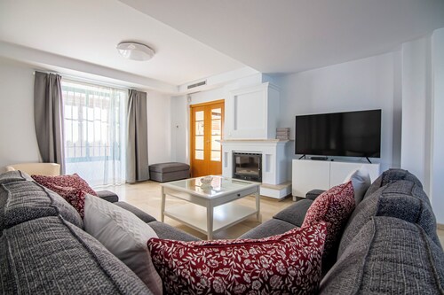 Villa in Playamar with Pool, BBQ & Parking | Ideal for families and friends.