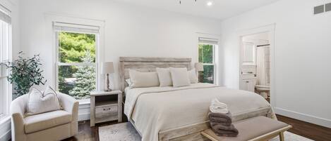Iron/ironing board, WiFi (free), bed sheets