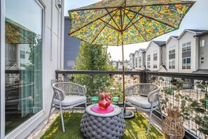 Property grounds - Stylish Denver Retreat Townhome (Denver)