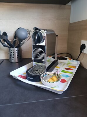 A coffee machine on a tray with a bowl of sugar cubes and a spoon holder. - Vrbo Property (Geispolsheim)