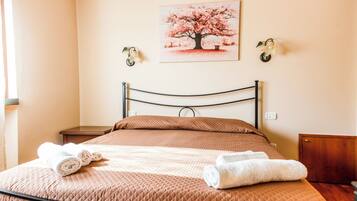 Iron/ironing board, WiFi (free)
