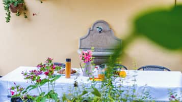 House, Patio, Garden View | Outdoor dining